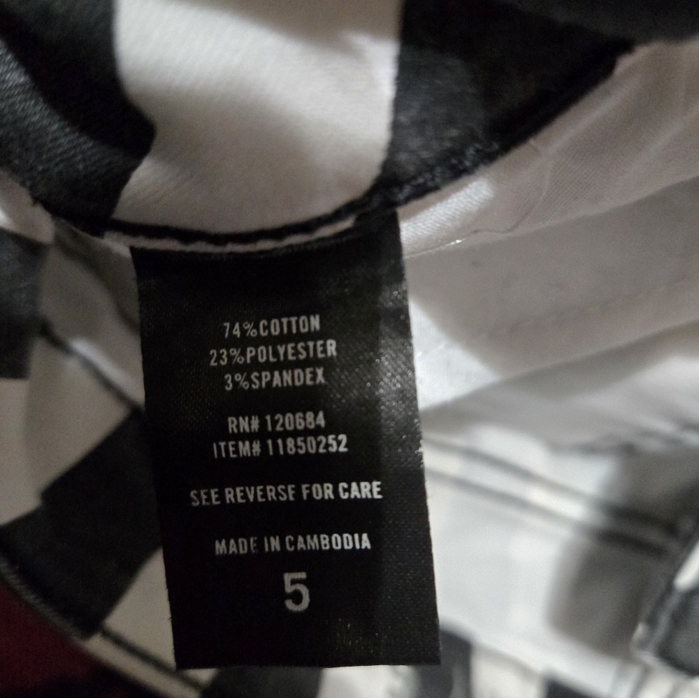 Hot Topic Black and White Striped Skinny Jeans - Picture 4 of 4